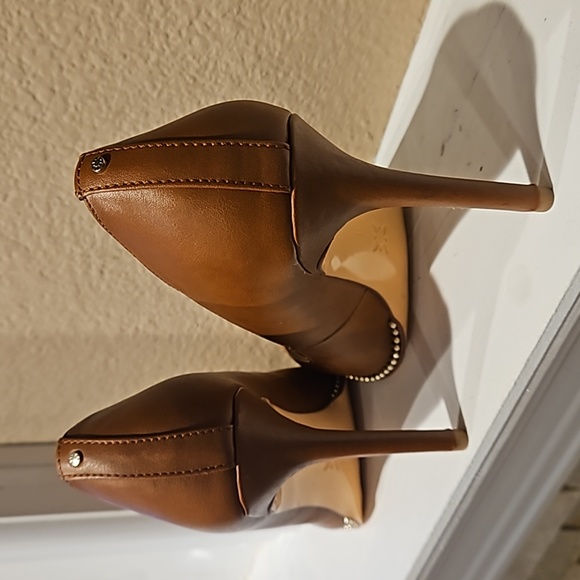 BCBGeneration Hawti Pump with Decorative Gold Beading - Picture 9 of 15